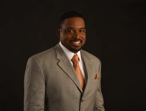 Andre Ware's Post-Football Life After his departure from professional football, Andre Ware began working as a broadcaster for the Houston Texans radio broadcast team. In 2003, Andre Ware began working as a college football analyst for ESPN, and in 2014, Ware began working as an analyst for ESPN's SEC Network - a position he still holds to .... 