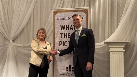 Andrea Horwath and Keanin Loomis face off in Hamilton