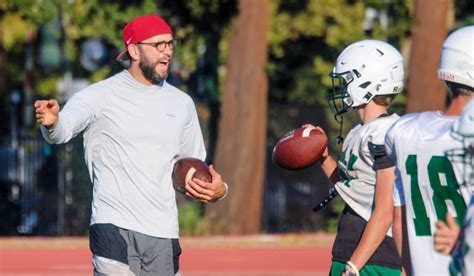 Andrew Luck quietly returns to football in Palo Alto
