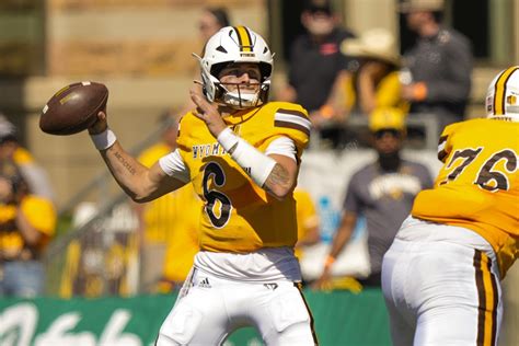 Andrew Peasley accounts for 4 TDs in Wyoming’s 42-6 victory over Nevada