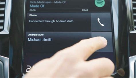 Android auto disconnects when i move phone.  Examples that cause it: simply t...