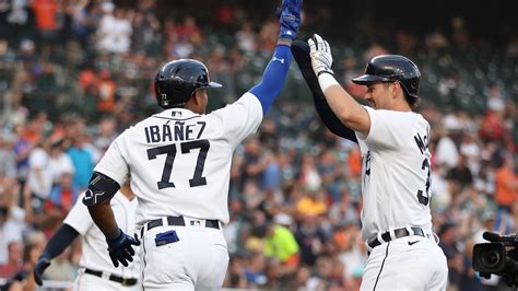 Andy Ibañez homers twice in the Tigers’ 8-6 victory over the Cubs