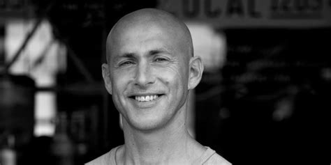 Andy puddicombe. Andy Puddicombe a former monk is the founder and Voice of Headspace app.He trained in Nepal, Myanmar, Thailand, Russia and Scotland. Headspace exists to improve the health and happiness of people through mindfulness and mediation. In this book, Puddicombe the foremost mindfulness … 