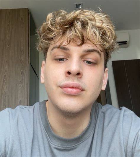 Andywithabigdic Nudes