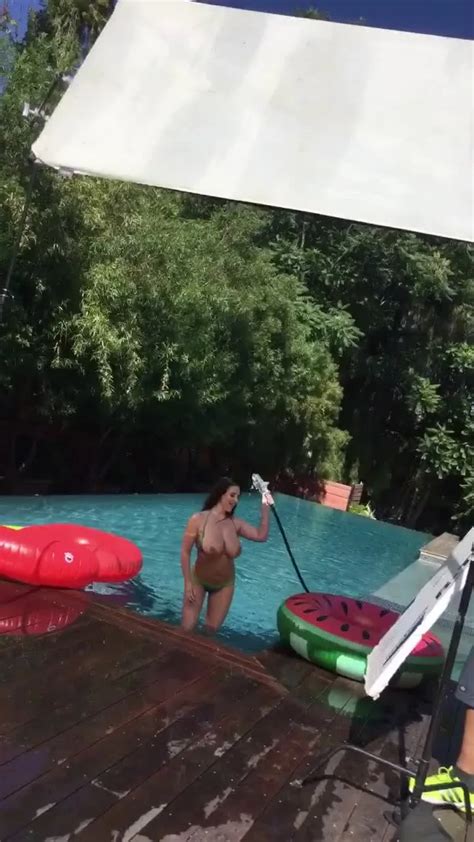 <span>👑</span>Onlyfans Free Videos