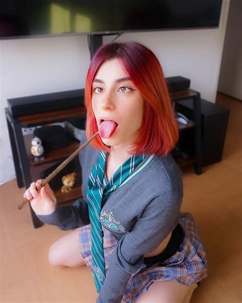 Angelqu33n onlyfans
