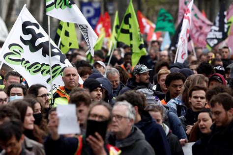 Anger at new retirement age fuels further protests in France