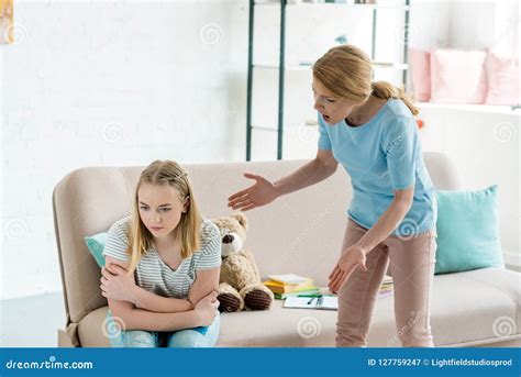 474px x 315px - th?q=Angry teen daughter