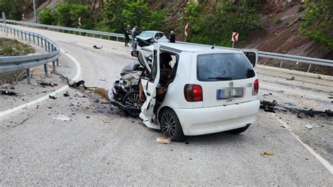 Ankara'da iki otomobil kafa kafaya çarpıştı: 3 ölü, 3 yaralı - Son Dakika Haberleri