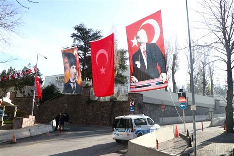 Ankara Büyükşehir Belediyesi, Suudi Arabistan Büyükelçiliği çevresini Atatürk posterleri ve Türk bayrakları ile donattı