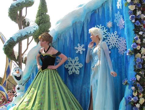 Anna elsa disney world hints.  Beneath Anna&rsquo;s striking beauty lies a secret that will unle...