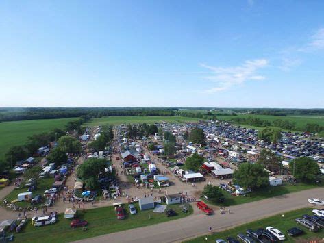 Wright County Swappers Meet is a marketplace in Wrig