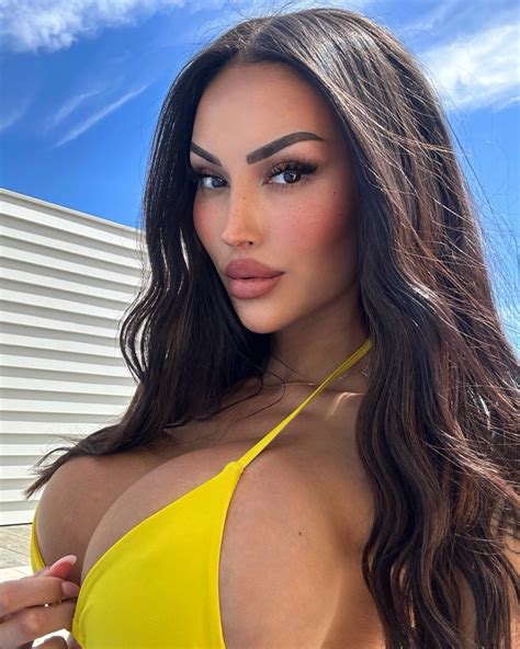 <span>👑</span>Onlyfans Free Videos