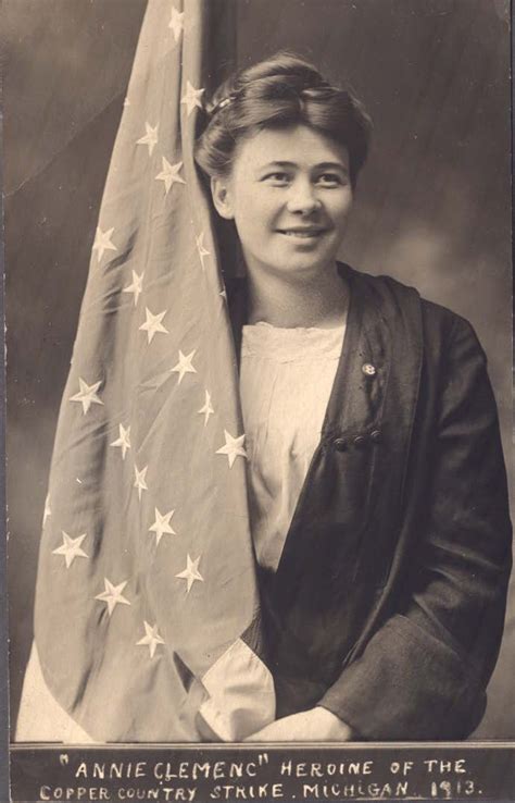 💋 [CLIP] Annie Big Leaks