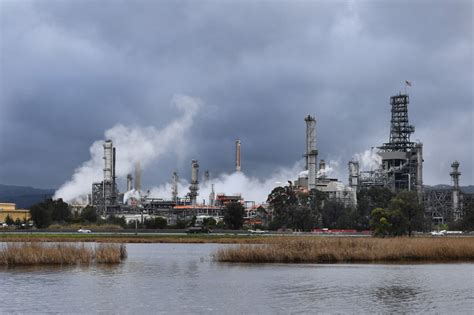 Another dust-like substance leaks from Martinez refinery, prompts hazardous materials response