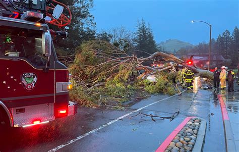 Another storm hits Bay Area: 78K still without power, Flood Advisories in effect