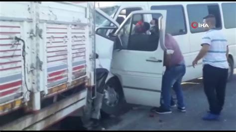 Antalya'da 2 kamyonet ile 1 minibüsün çarpıştığı kazada 1 kişi yaralandı - Son Dakika Haberleri