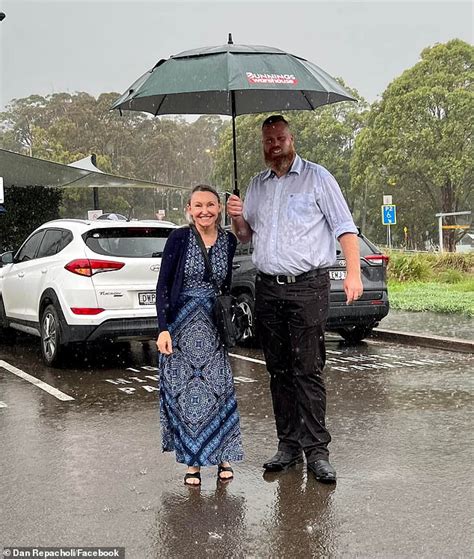 Anthony Albanese towered over by two-metre tall candidate Dan Repacholi …