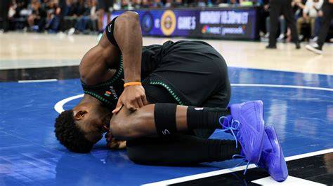 Anthony Edwards Knee Injury