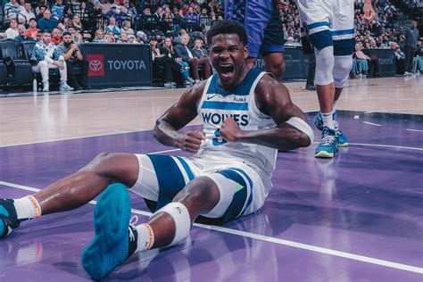 Anthony Edwards scores 34 points as the Timberwolves beat the Kings 110-98