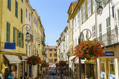 Antibes old town. Navigating a new city can be a daunting task, especially if you don’t know the area well. Fortunately, Google Maps and Street View can help you find the best routes across town quickly and easily. 