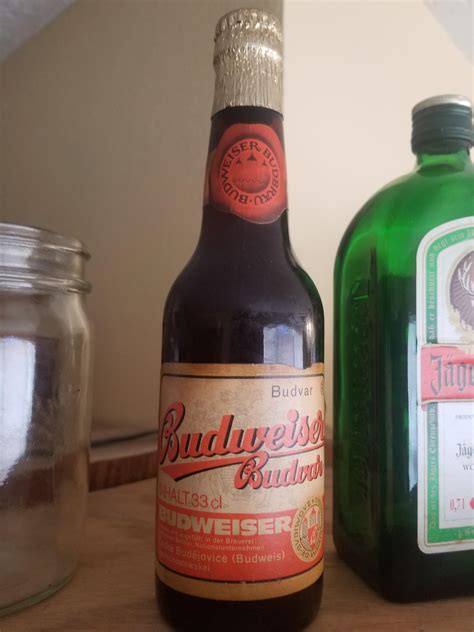 Antique budweiser bottle. Morphy Auctions. Many different types of bottles are highly collectible and can be worth a tidy sum, including old beer bottles. One factor that drives up the price is that bottle collectors in general, collectors of breweriana, and those interested in old advertising memorabilia all compete for these items.. This auction lot consisted of two early Conrad … 