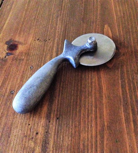 MEXICAN PIE CUTTER-Vintage Silver-Mexico-Han