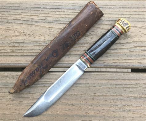 A barlow knife has a large, long bolster on one end, sometimes with a maker’s mark stamped in it. It typically has a single spear or clip blade but is sometimes accompanied by a pen blade. Sawcut, brown bone is the most common handle material on vintage barlows but fancy versions had stag, jigged bone or even pearl. They are very much a part .... 