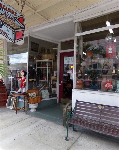 Directory of antique stores, shops, and malls near Sarasota, FL inclu