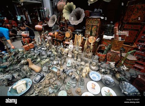 Antique shops that buy china. Antique Dealers. Dealers are people who buy antiques to resell them, either online or in a brick-and-mortar antique store. They usually have more knowledge about the value of antiques and are willing to pay more for a piece they’re interested in. Pros: Dealers are usually easy to work with and can be negotiable on price. 
