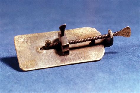 Antonie van leeuwenhoek invention