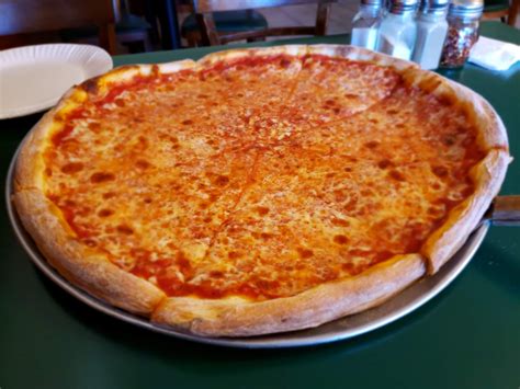 Samario's is an Italian Bistro and pizzeria serving pizza, chee