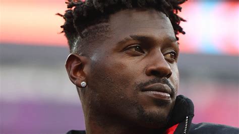 Antonio Brown speaks on payment issues with players, coach