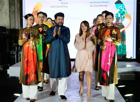 Ao dai fashion show