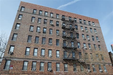 Apartment building for rent in queens. Queens Section 8 Housing: Section 8 Housing units are federally assisted rental housing properties that enable families to get deeply discounted, subsidized housing below current fair market rental pricing. There are 434 available in Queens, NY. Queens Low Income Housing: Low Income Housing properties are units that provide tax benefits to their … 