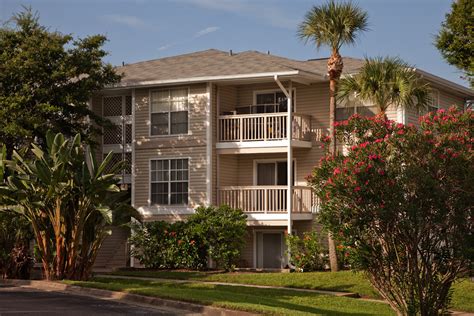 Apartment complexes in melbourne fl. Affordable Apartments in Melbourne, Florida Discover a community that inspires a lifestyle of convenience while elevating the standard of apartment living. Brilliantly located in the seaside city of Melbourne, FL, Parkway Place is just minutes from downtown shops, renowned beaches, and top-rated restaurants! Find your home among thoughtfully ... 