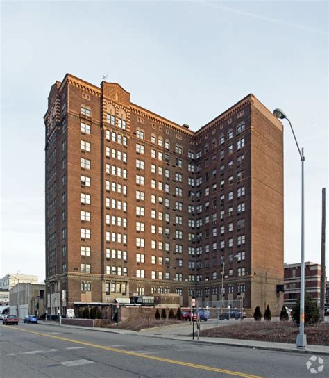 Apartment for rent in detroit. This 11-story structure targeted the wealthy who flooded to Detroit during the industrial boom. Designed in the style of Renaissance Revival, this stunning building was one of the first built with reinforced concrete and was placed on the National Register of Historic Places in 1985. The Pasadena Apartments have been beautifully renovated ... 