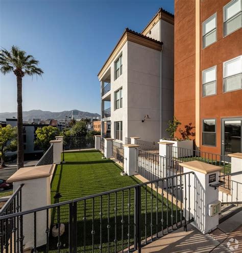 Apartment glendale rent. Virtual Tour. $3,071 - 8,441. 1-3 Beds. 1 Month Free. Dog & Cat Friendly Fitness Center Pool Dishwasher Refrigerator In Unit Washer & Dryer Clubhouse Balcony. (424) 380-7207. Report an Issue Print Get Directions. Find apartments for rent, condos, townhomes and other rental homes. 