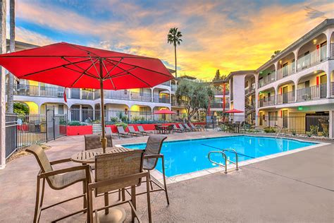 Apartments alhambra. Videos. Virtual Tour. $2,065 - 2,675. 1-2 Beds. Dog & Cat Friendly Fitness Center Pool Dishwasher Kitchen Walk-In Closets Clubhouse Range. (657) 239-3855. Report an Issue Print Get Directions. See all available apartments for rent at 15 W Commonwealth Ave in Alhambra, CA. 15 W Commonwealth Ave has rental units . 