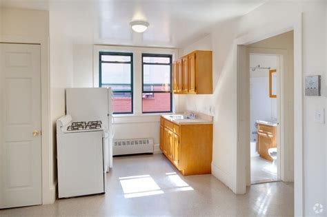 Amazing 2 Bed 1 Bath* 1,000 sqft -2nd floor apartment for rent! . 