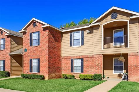 Apartments in cleburne tx. Live Oak Apartments. 4023 North Main Street, Cleburne, TX 76033. 1–2 Beds • 1–2 Baths 