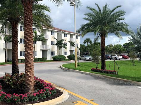 Apartments in davie. 5 days ago · See all available apartments for rent at Palm Ranch in Davie, FL. Palm Ranch has rental units ranging from 730-1358 sq ft starting at $2107. 