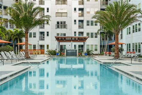 Apartments in downtown tampa. Lumi Hyde Park. Luxury meets convenience and quality living at LUMI Hyde Park in Downtown Tampa. Unparalleled amenities, an extensive selection of studio, one, two, and three-bedroom apartment homes, and our caliber of resident services are what make us stand apart. And you'll quickly find upscale establishments of every description just a ... 