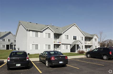 Apartments in fenton mi. Welcome to our upscale apartments in Fenton, MI, that are less than a mile from Silver Lake! Our apartments are designed with you in mind with spacious open-concept layouts and in-home washer and dryer. Our community offers 1, 2, and 3 bedroom apartment homes that you and your pets will love! Silver Lake Hills is just 7 minutes from downtown ... 