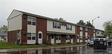 Apartments in franklin ohio. See all available apartments for rent at Franklin Apartments in Newark, OH. Franklin Apartments has rental units ranging from 300-1100 sq ft starting at $550. 