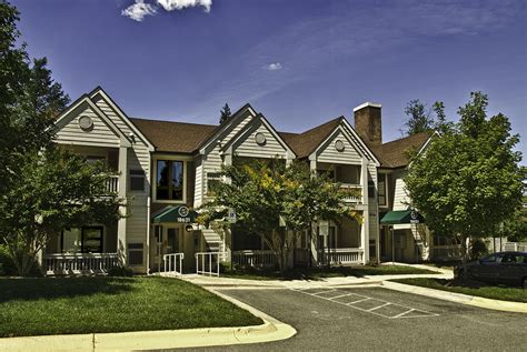 Apartments in gaithersburg md. Dog & Cat Friendly Fitness Center. (202) 919-6776. Report an Issue Print Get Directions. See all available apartments for rent at The Oaks at Olde Towne- for Seniors 62+ in Gaithersburg, MD. The Oaks at Olde Towne- for Seniors 62+ has rental units ranging from 606-865 sq ft starting at $1372. 