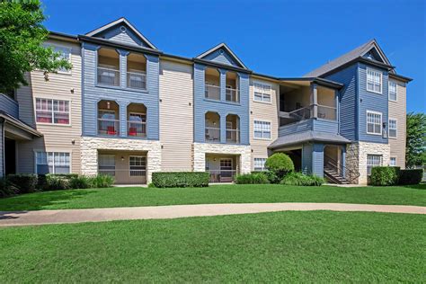 Apartments in round rock. Round Rock is a rapidly growing suburb for good reason, boasting numerous tech offices, recreational venues, shops, restaurants, and apartments within its city limits. Round Rock is home to the Dell corporate headquarters, in addition to IBM and Samsung offices, providing job opportunities and short commute times for many residents. 