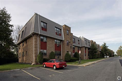 Apartments in secaucus. The median Secaucus, NJ rent is $2,987 which is above the national median rent of $1,469. In addition to the rent cost, you need to also account for costs of basic utilities consisting of water, garbage, electric and natural gas. Check with your local Secaucus utilities for estimates. 