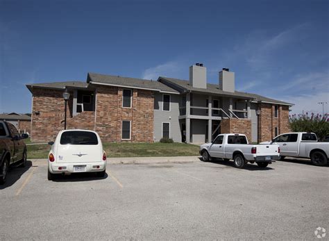 Apartments taylor tx. About This Property. Property Id: 665422 2 Bedroom / 1 Bath duplex for rent. W/D connections Small backyard Tenant pays Electric and Water/Trash Pets are allowed … 