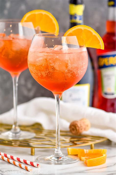 Aperol margarita. Instructions . In a mixing glass, add ice, Aperol, gin, and sweet vermouth. Stir rapidly to chill. Strain into a rocks glass over fresh ice. Garnish with an orange slice. 